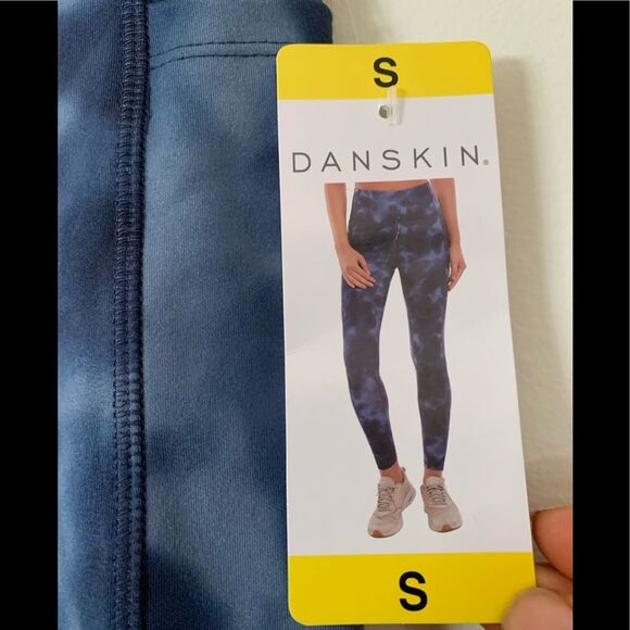 Danskin blue camo tight leggings, NWT, size S/P - Picture 3 of 8